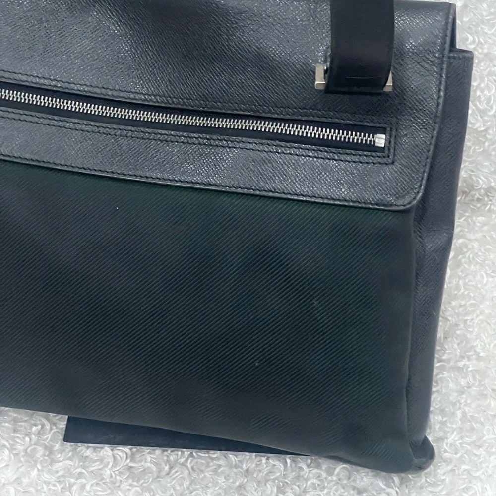 Louis Vuitton Black Fabric and Taiga Leather Saratov GM Messenger Bag